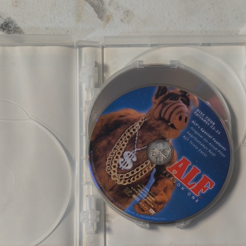 ALF Season One Four-Disc Set - Picture 2 of 4